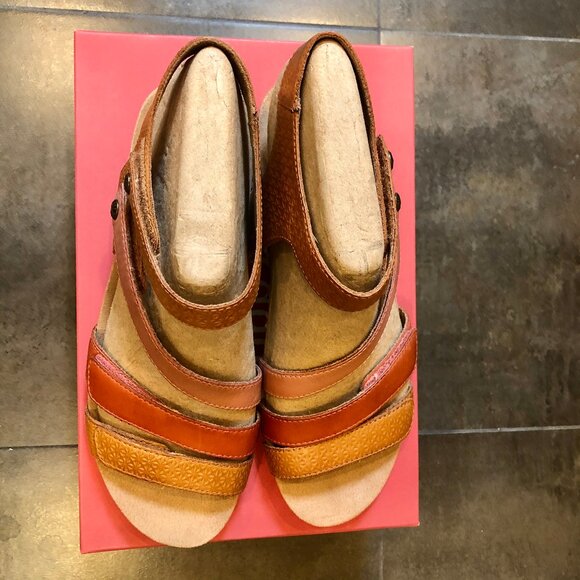 Rockport Cobb Hill Women’s Hollywood 4-strap Tan Wedge Sandals - Picture 4 of 8